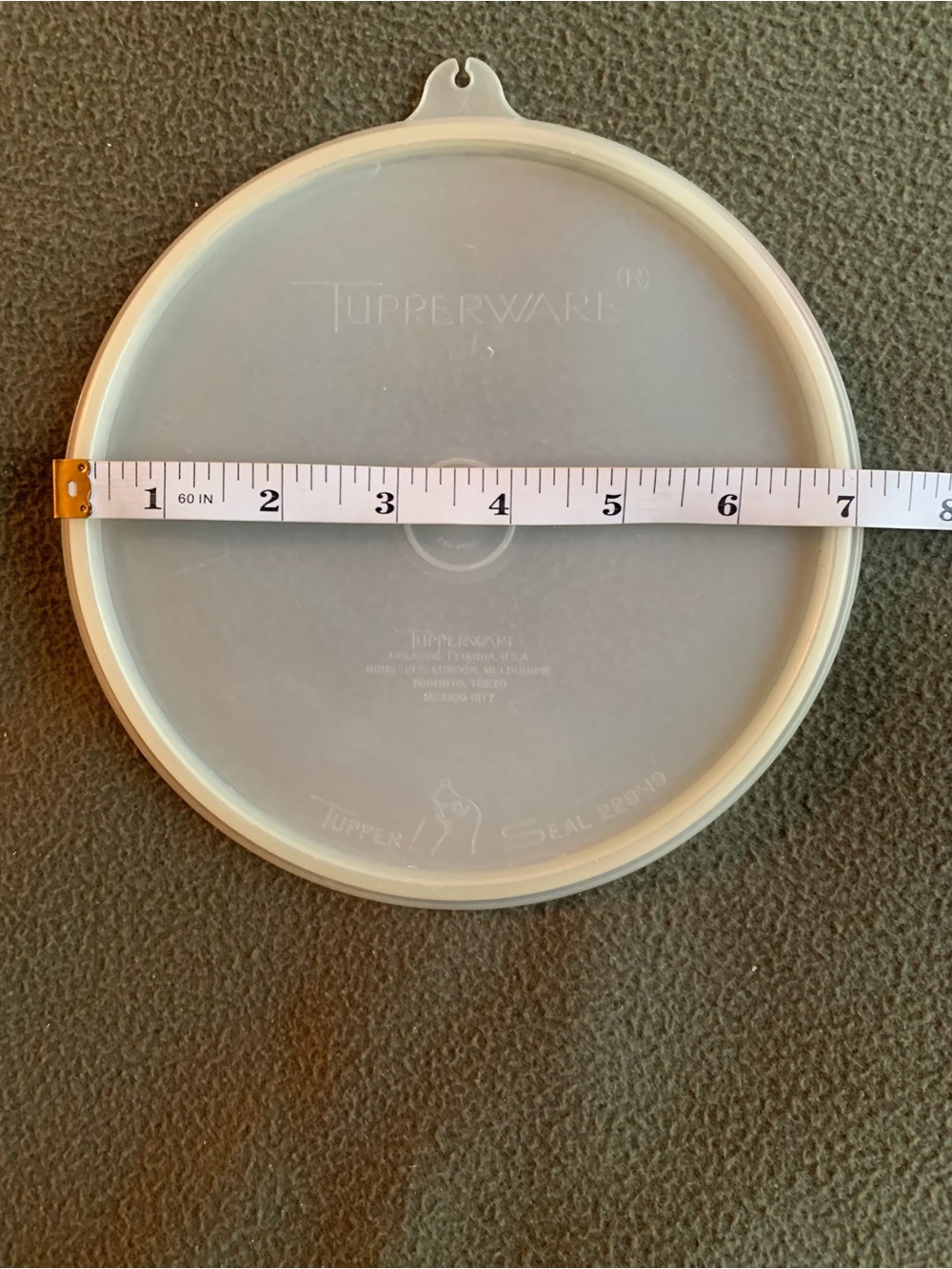 GUC Tupperware lids. 7 3/4” (229-27). 6 7/8” (228-19). - Picture 7 of 8